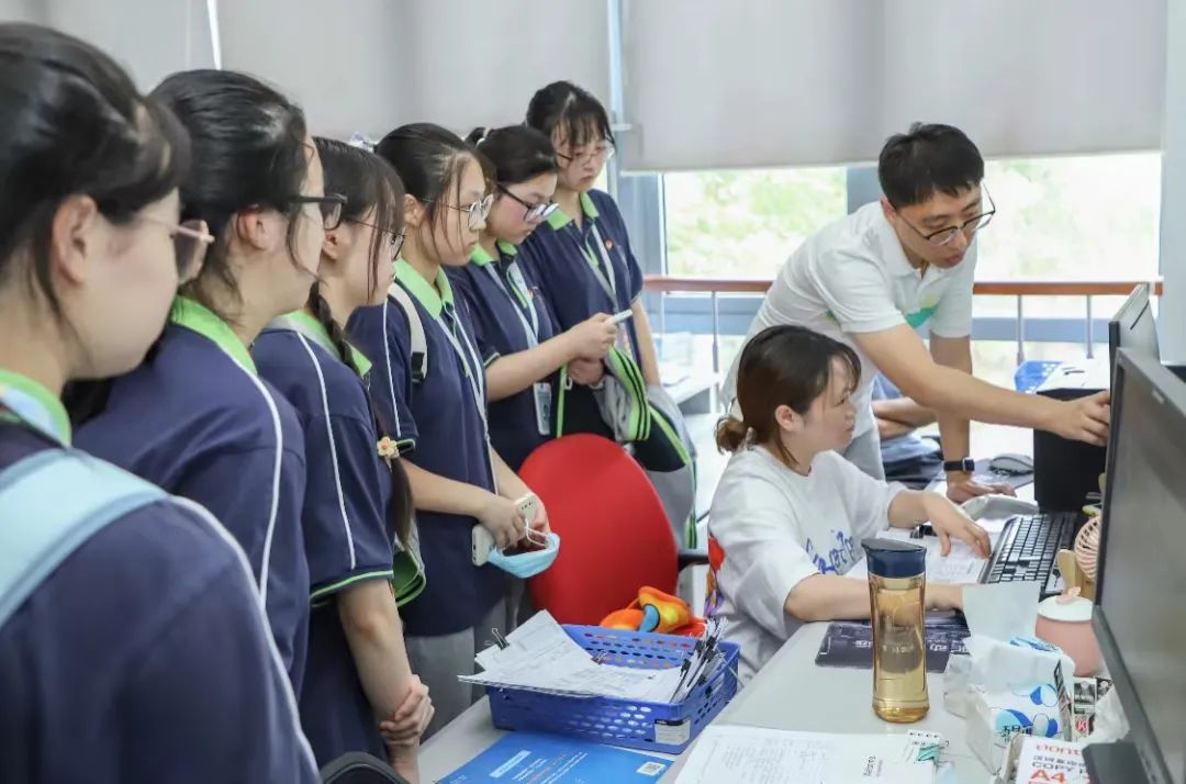 上海中(zhōng)職教師參與全國職業院校教學能力比賽百分(fēn)百獲獎！這是上海中(zhōng)職快速發展的密碼之一(yī)(圖6)