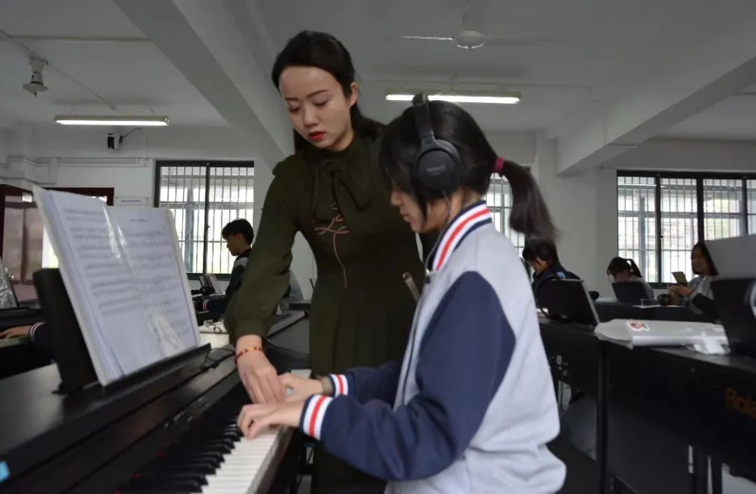 上海中(zhōng)職教師參與全國職業院校教學能力比賽百分(fēn)百獲獎！這是上海中(zhōng)職快速發展的密碼之一(yī)(圖13)